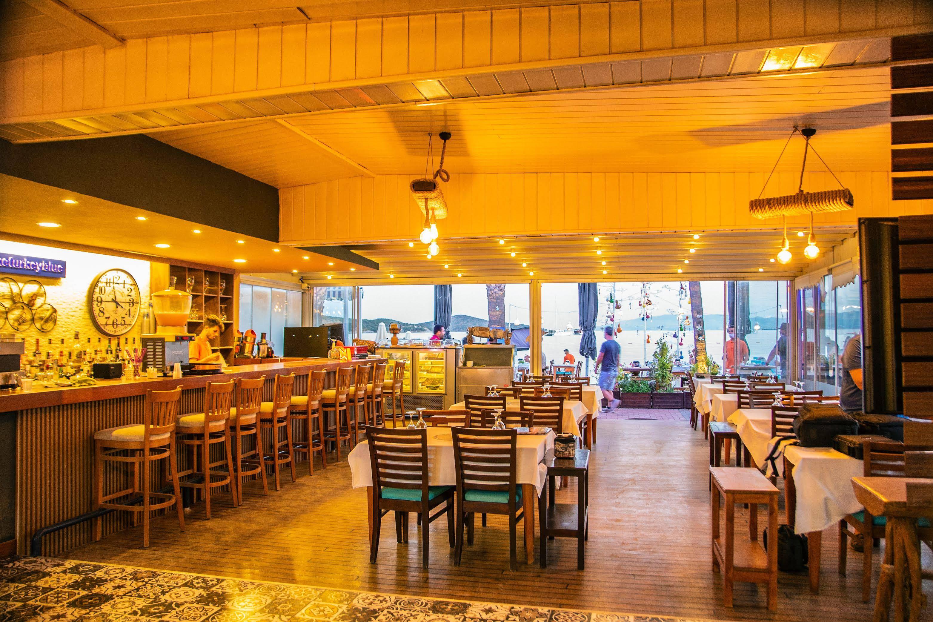 Blue Bay Beach Hotel (Adults Only) Бітез Екстер'єр фото