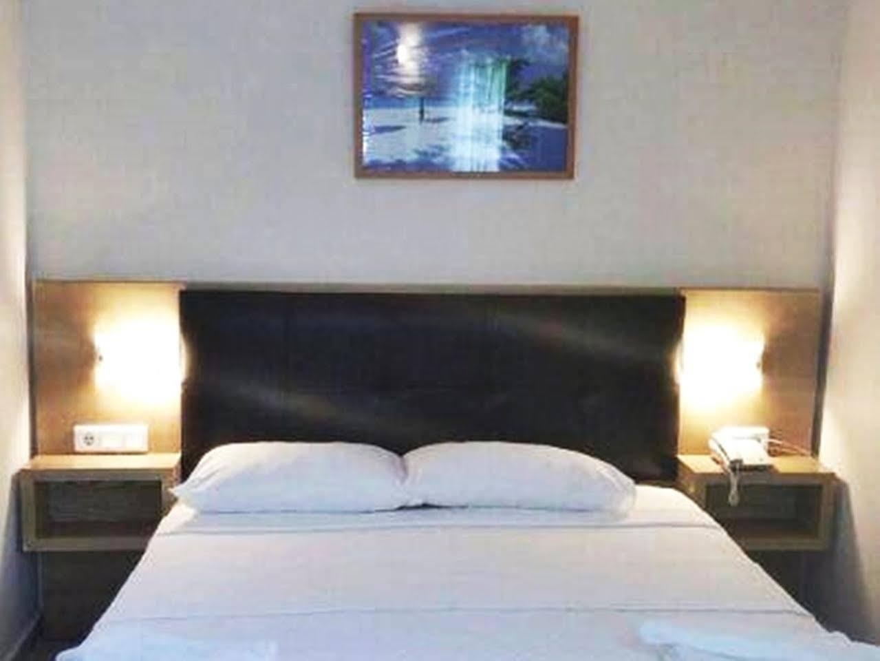 Blue Bay Beach Hotel (Adults Only) Бітез Екстер'єр фото